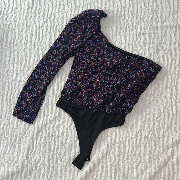 ASTR One-Shoulder Multicolor watercolor Bodysuit size medium women’s - Picture 4 of 4